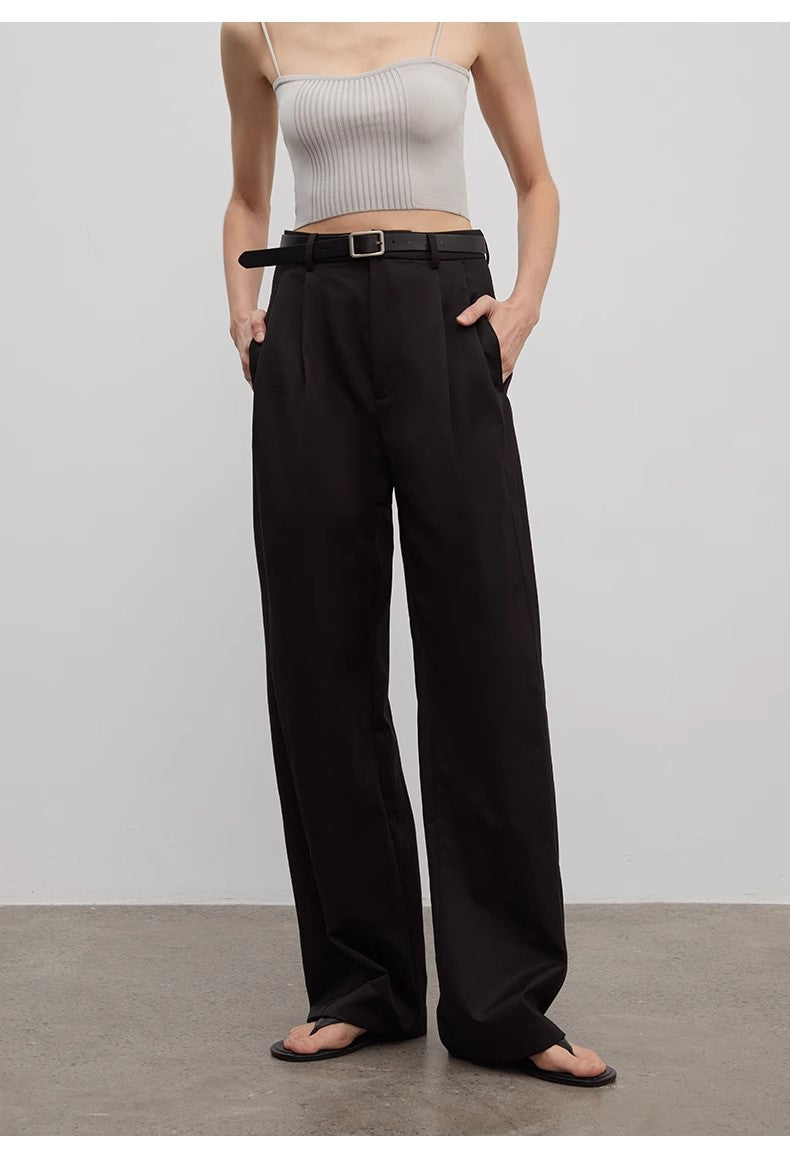 Pantaloni larghi con doppia piega e gamba dritta