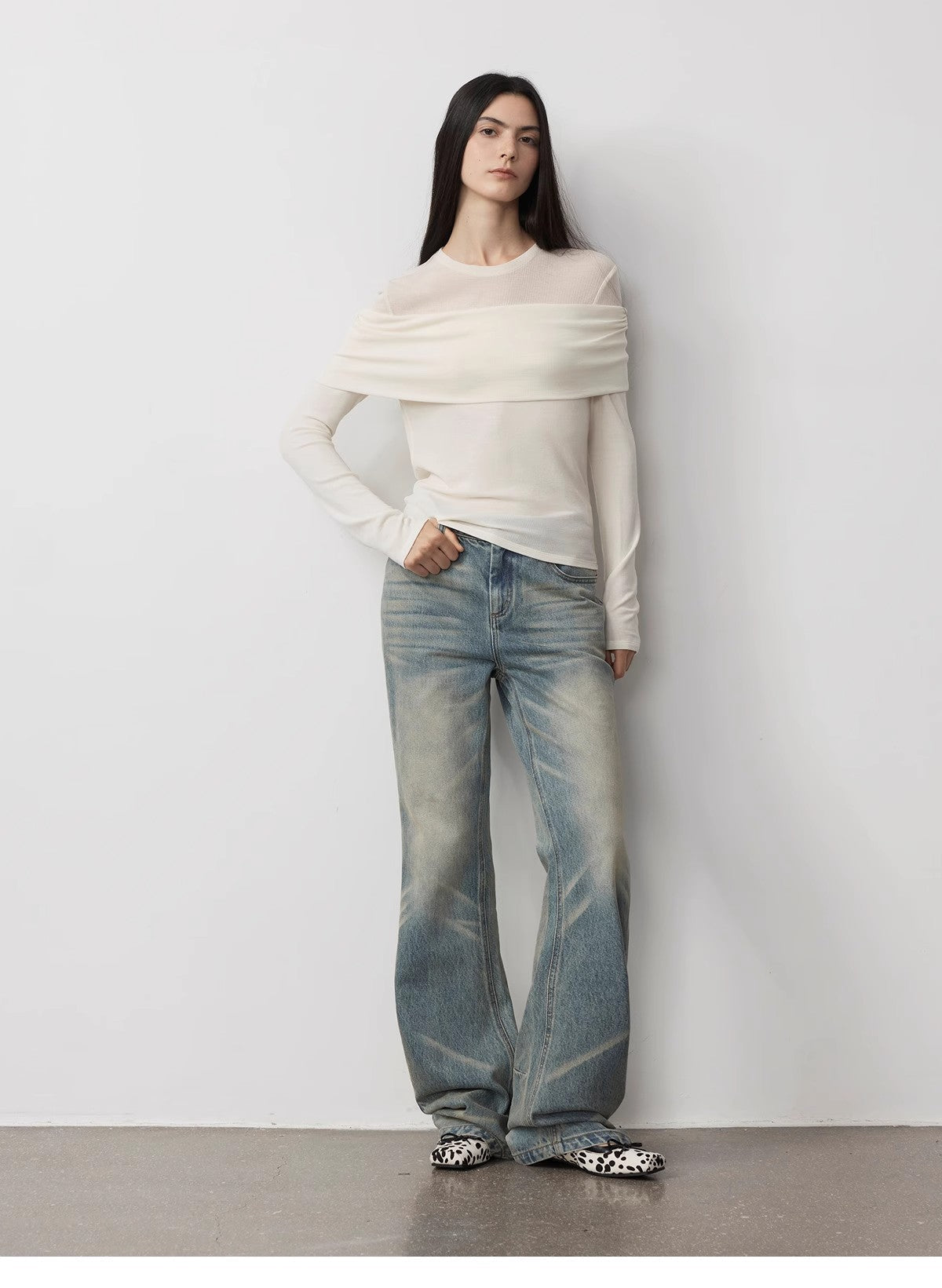 Maglia versatile in maglia monospalla con finte cuciture in lana