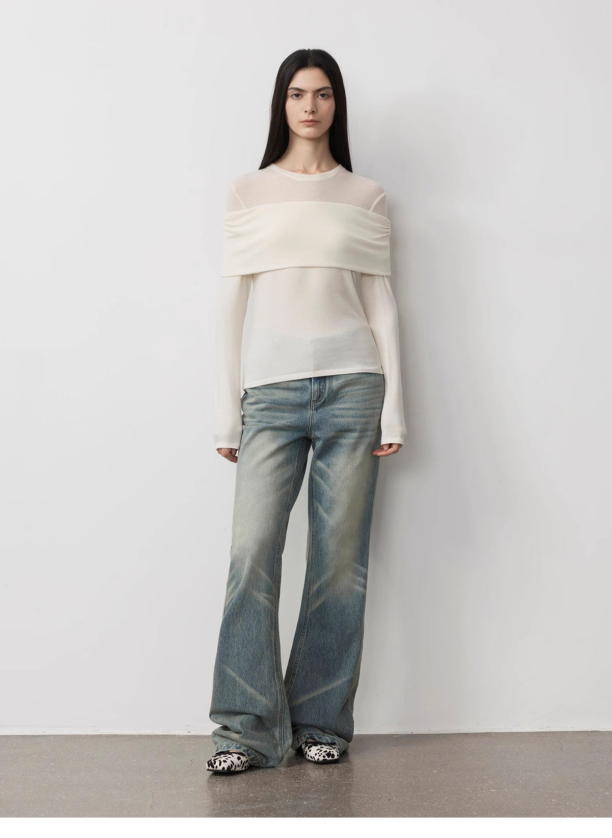 Maglia versatile in maglia monospalla con finte cuciture in lana