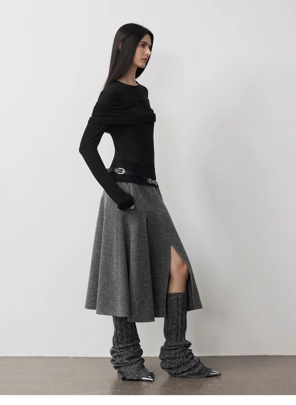 Maglia versatile in maglia monospalla con finte cuciture in lana