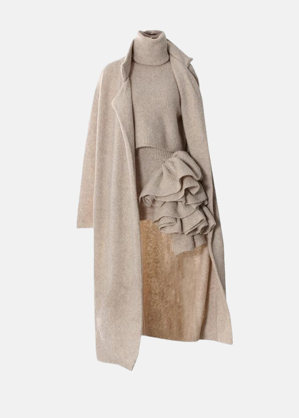 Ser da donna con gonna, maglione lungo e dolcevita