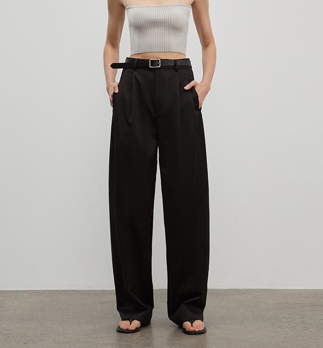 Pantaloni larghi con doppia piega e gamba dritta