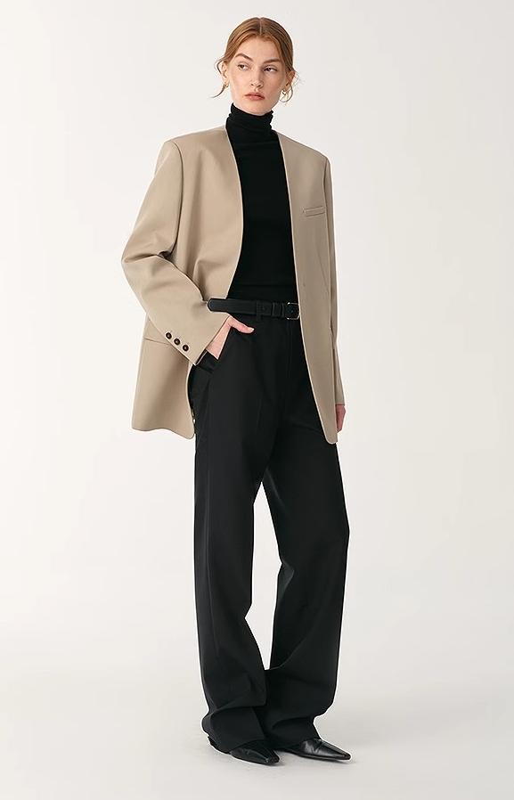 Giacca senza colletto con scollo a V in lana merino