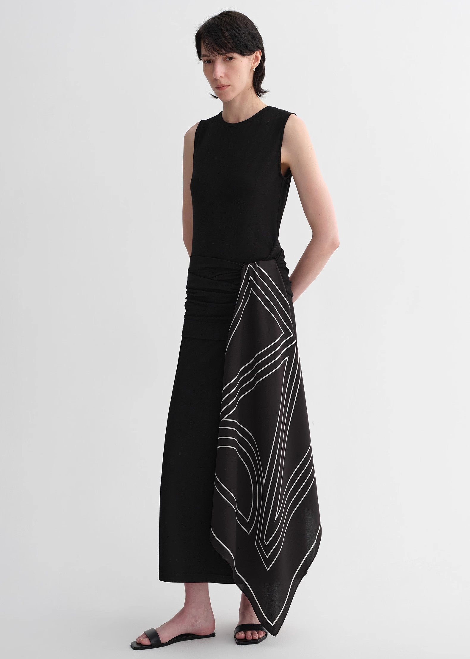 Abito in misto lana con vita regolabile