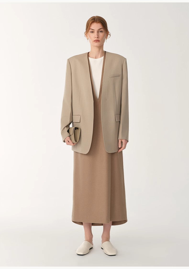 Giacca senza colletto con scollo a V in lana merino