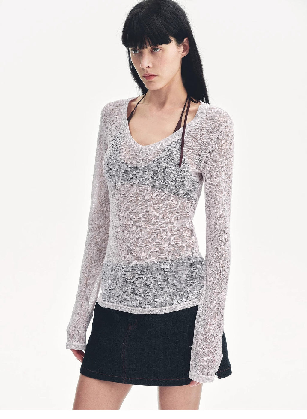 Top ampio e versatile con scollo a V e spalle dritte, leggermente scavato