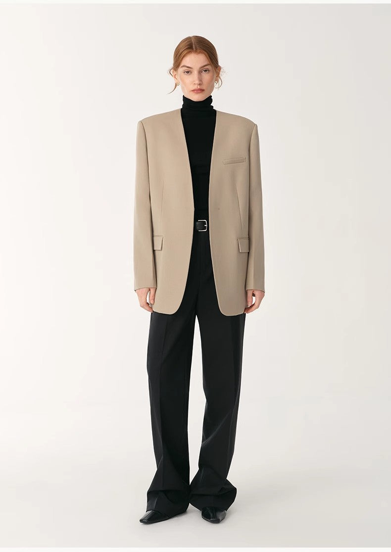 Giacca senza colletto con scollo a V in lana merino