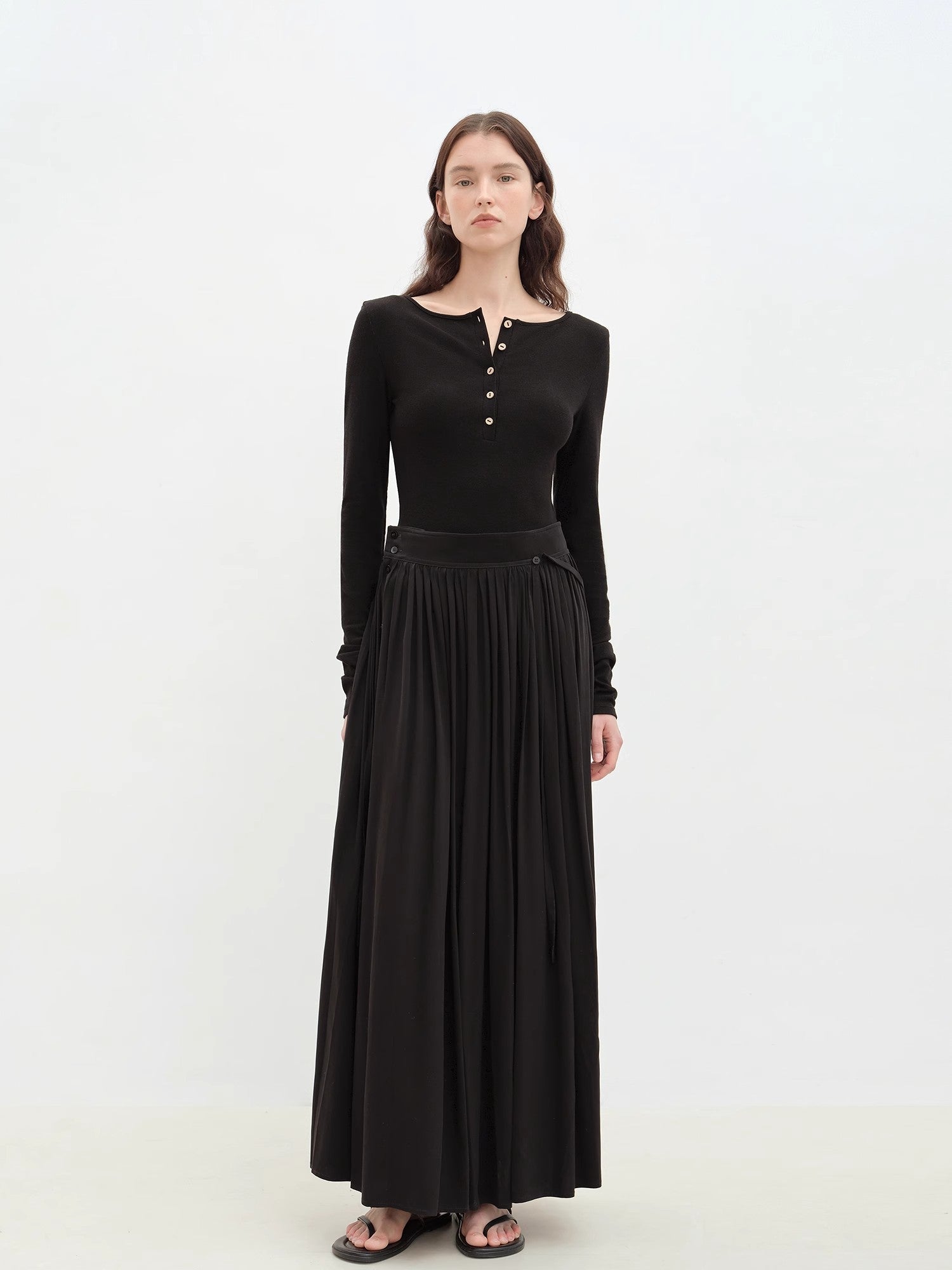 Gonna dritta a pieghe con vita regolabile