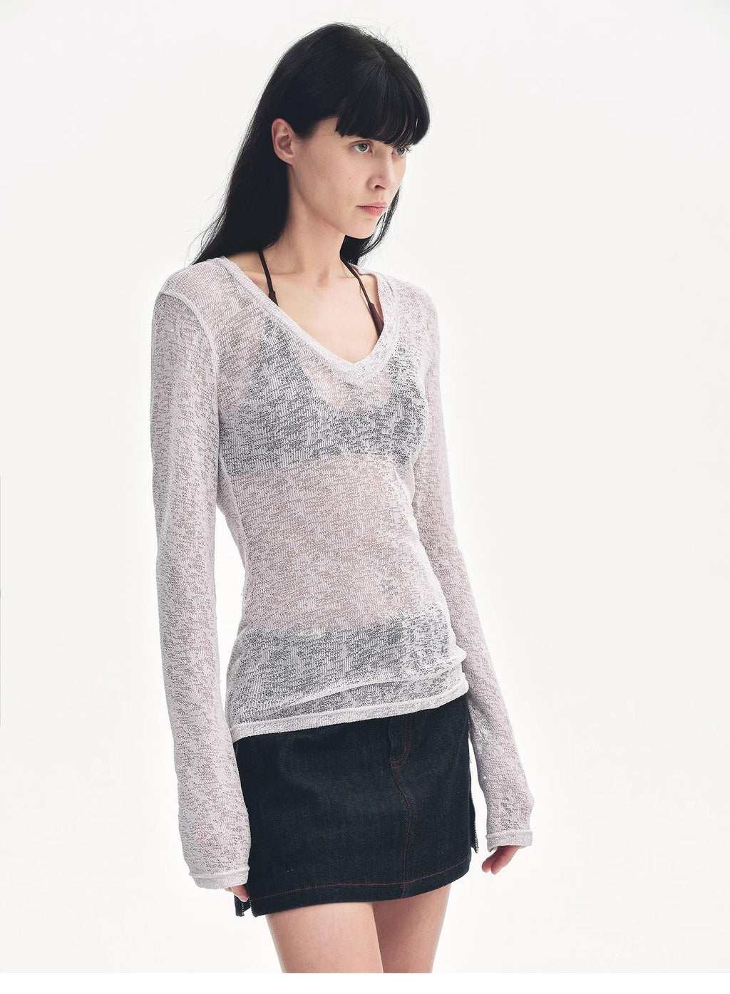 Top ampio e versatile con scollo a V e spalle dritte, leggermente scavato