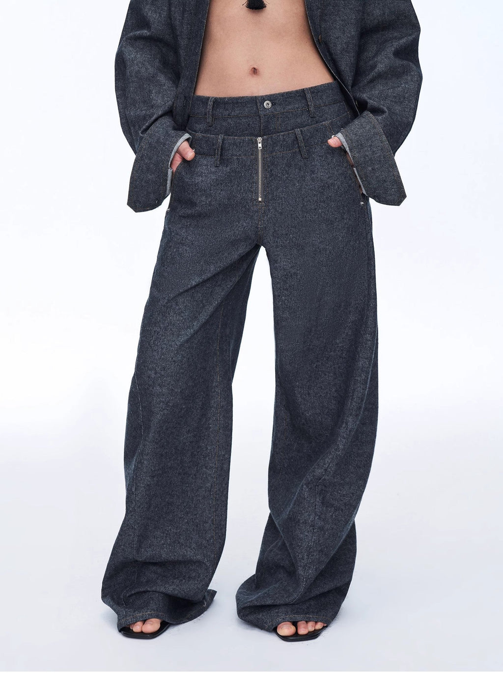 Pantaloni in lino a vita doppia con silhouette dritta da donna