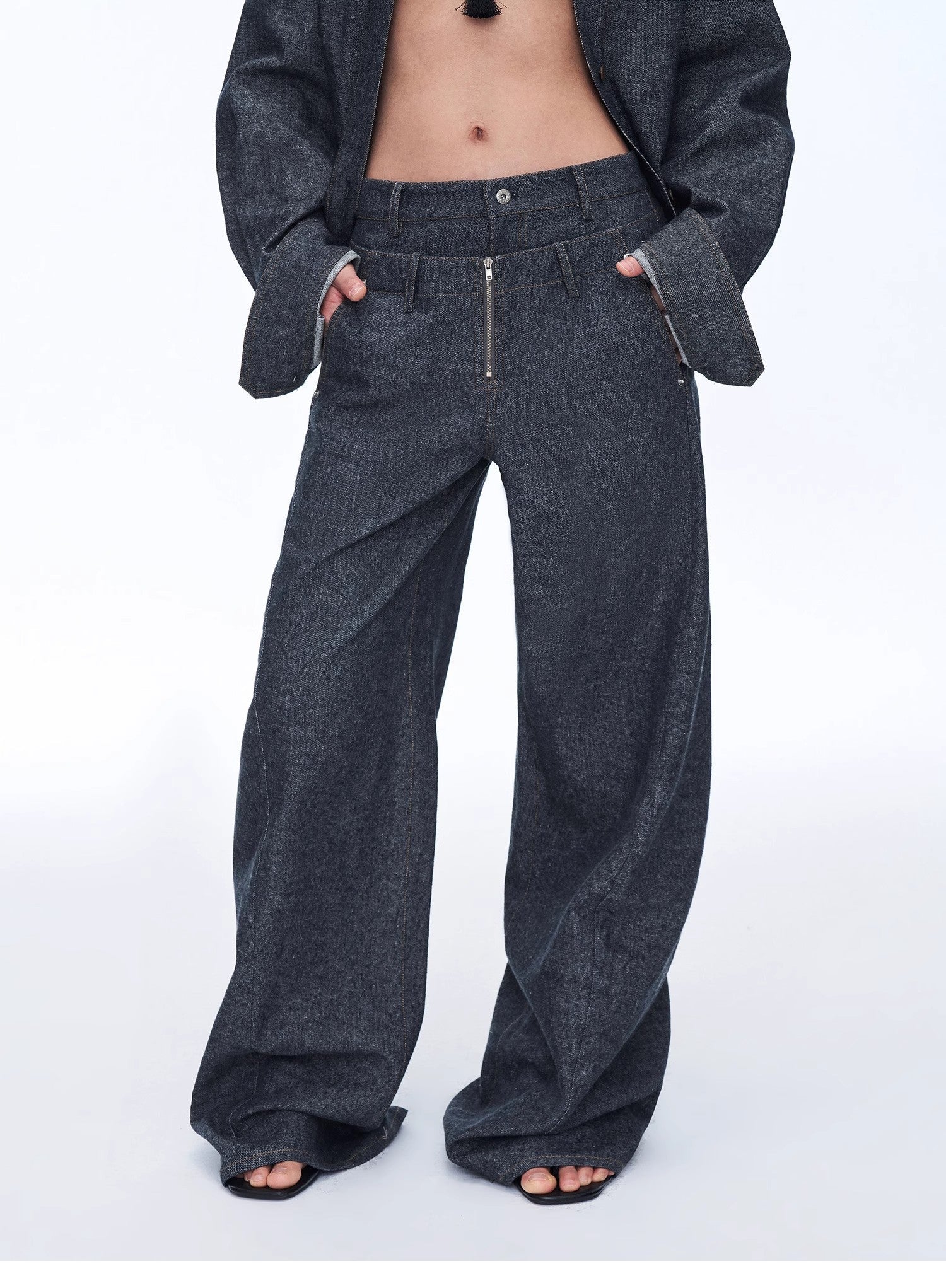 Pantaloni in lino a vita doppia con silhouette dritta da donna