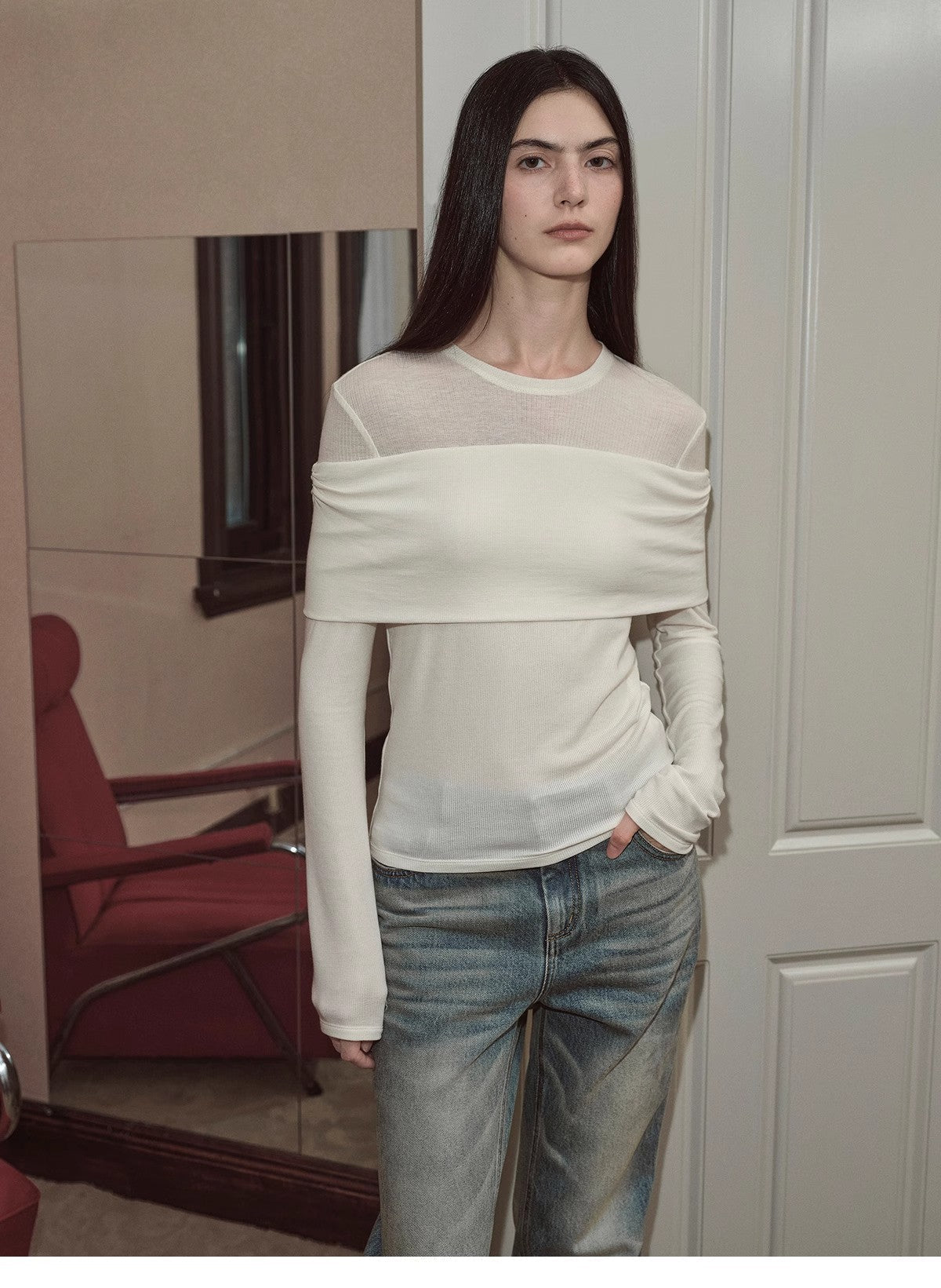 Maglia versatile in maglia monospalla con finte cuciture in lana