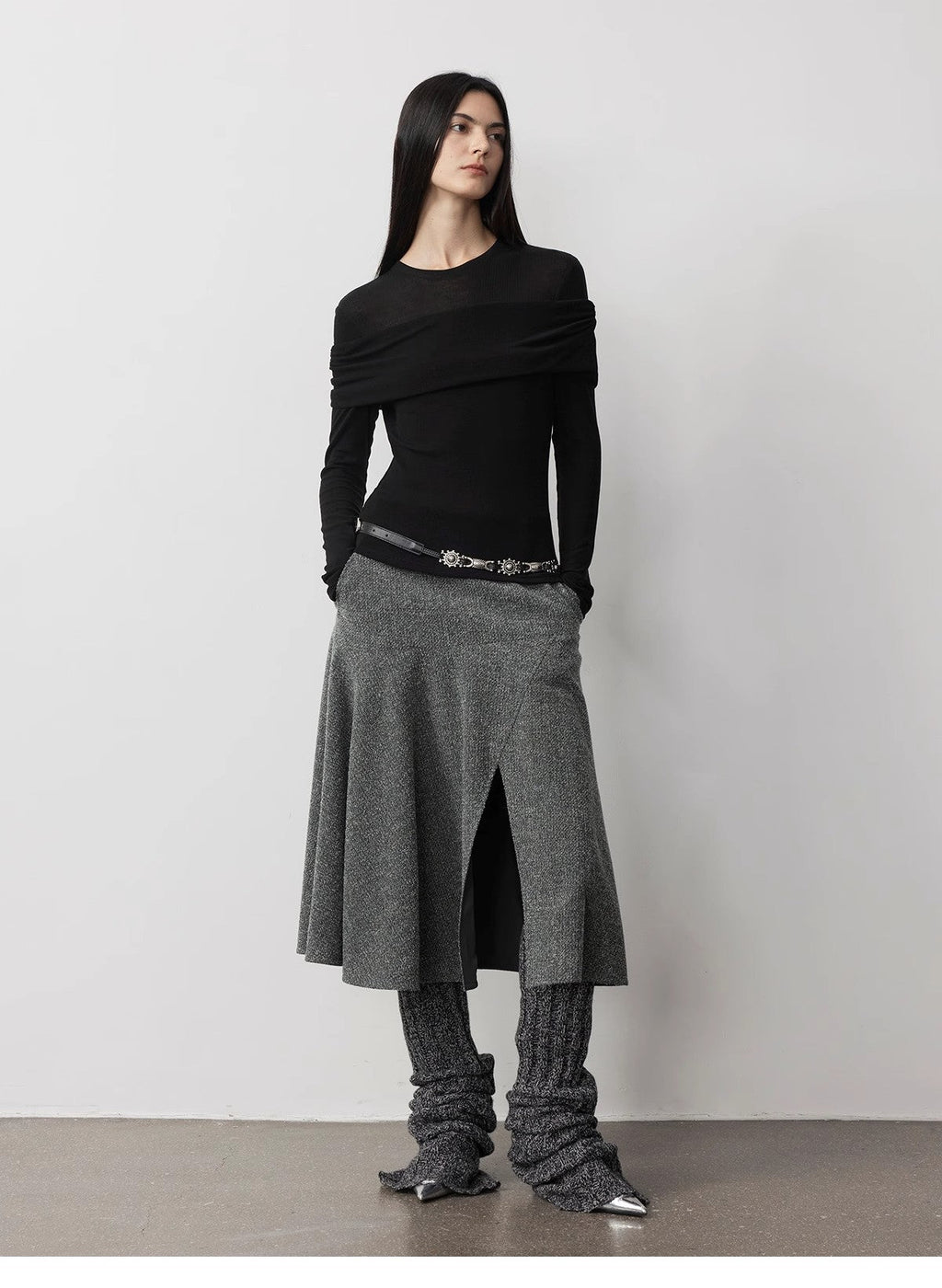Maglia versatile in maglia monospalla con finte cuciture in lana