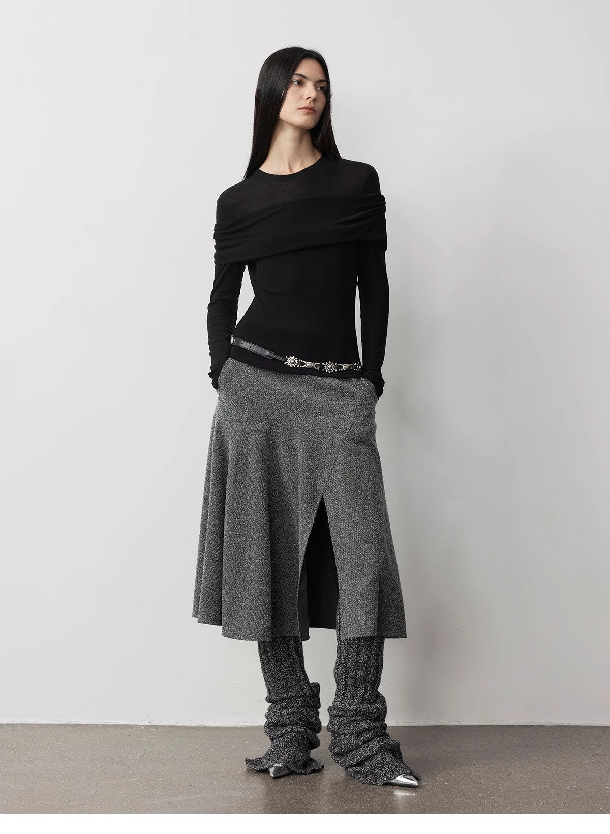 Maglia versatile in maglia monospalla con finte cuciture in lana