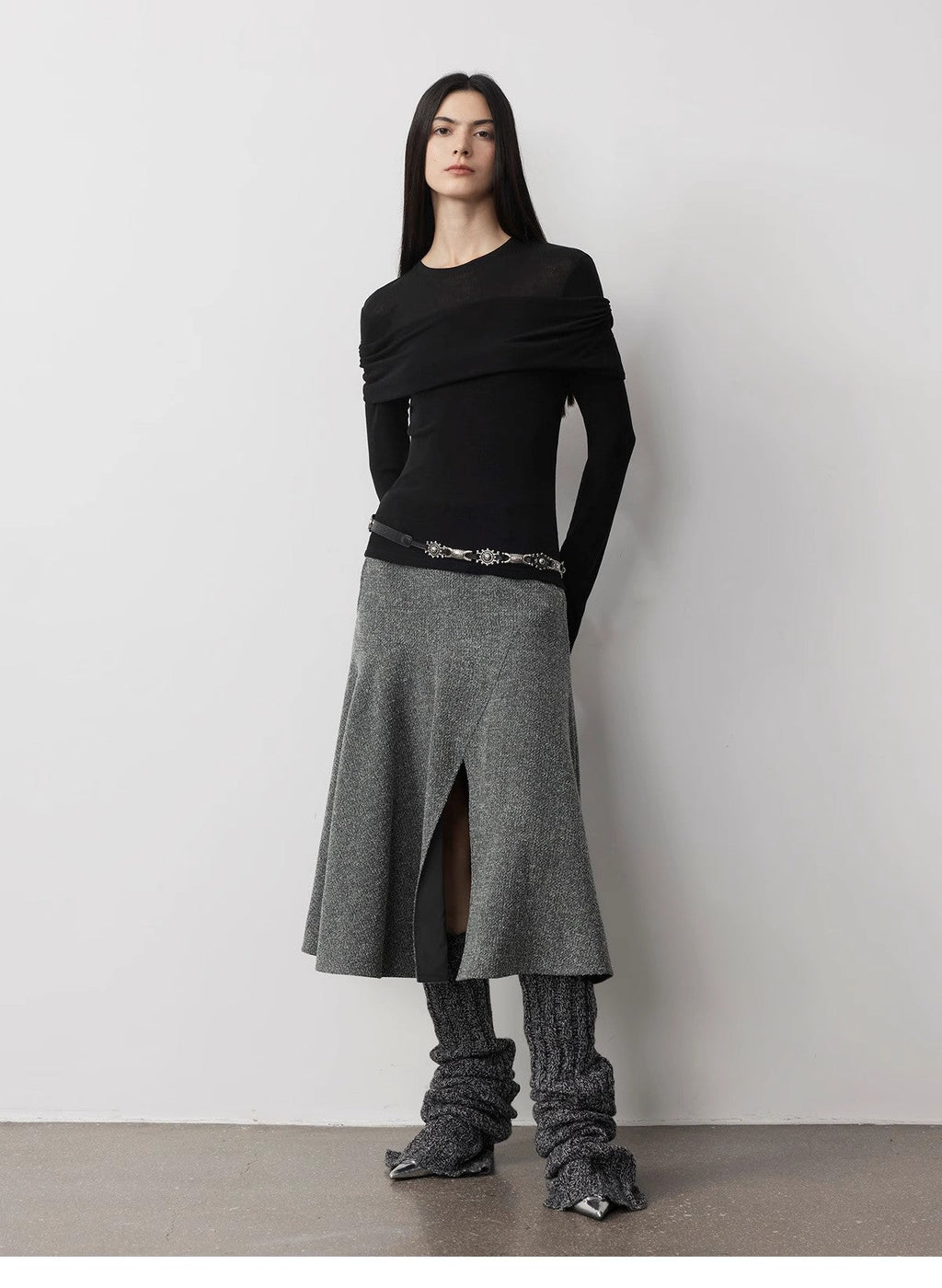 Maglia versatile in maglia monospalla con finte cuciture in lana