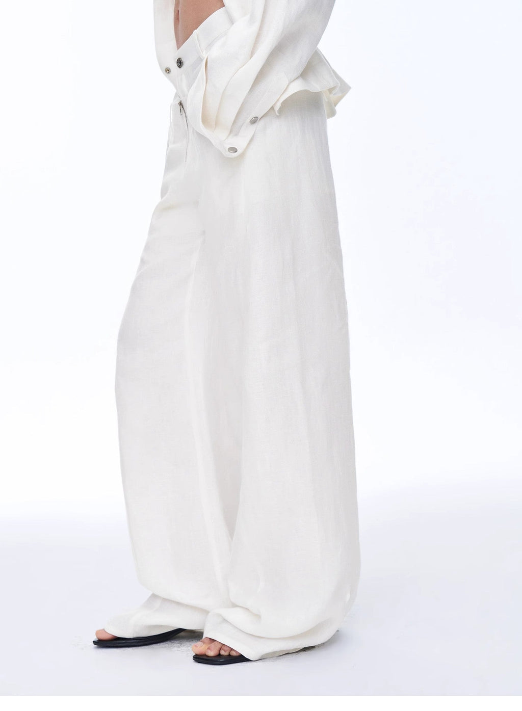 Pantaloni in lino a vita doppia con silhouette dritta da donna