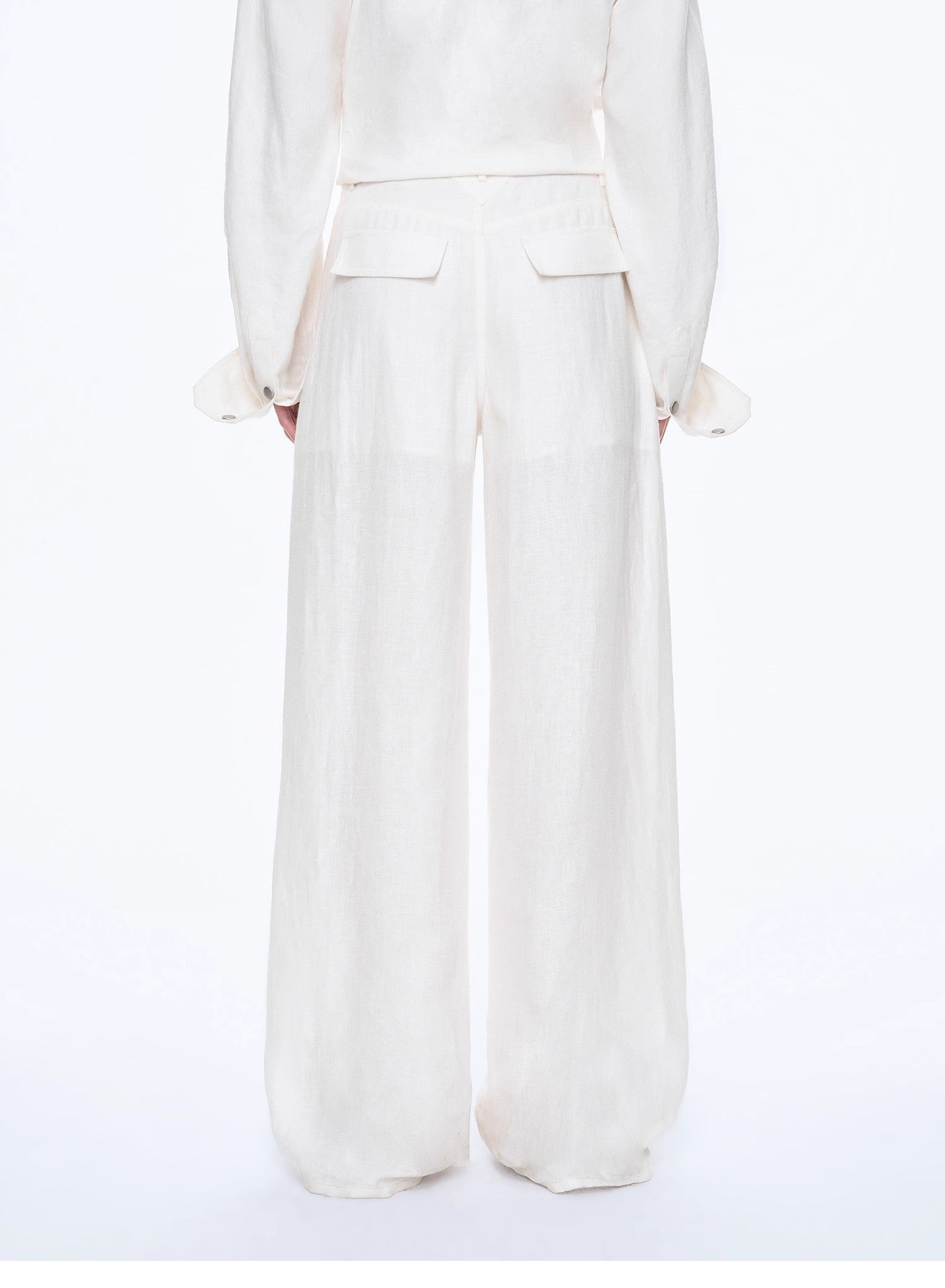 Pantaloni in lino a vita doppia con silhouette dritta da donna