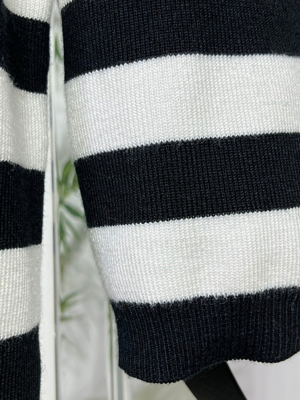 Maglia a righe con schiena scoperta