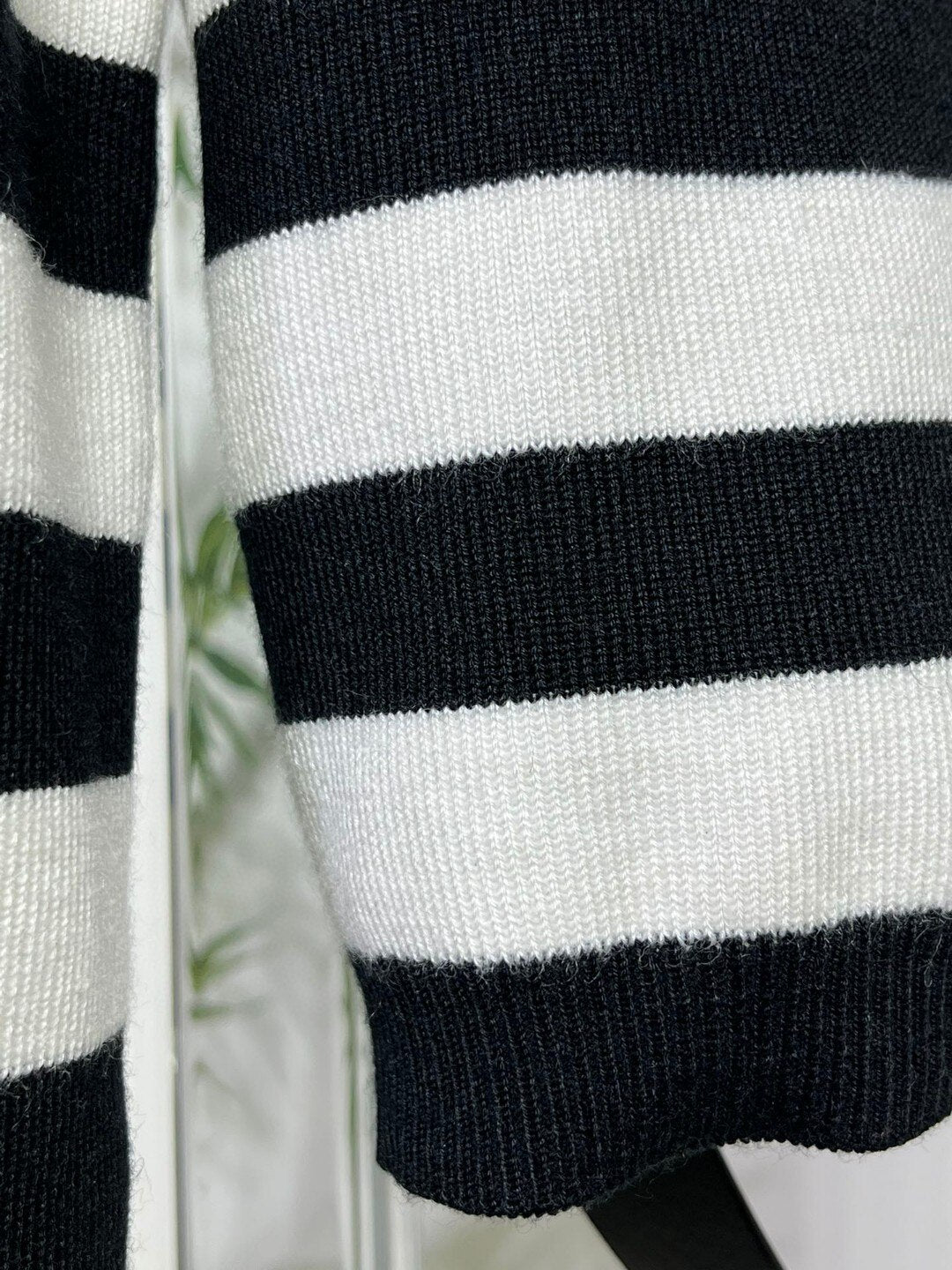 Maglia a righe con schiena scoperta