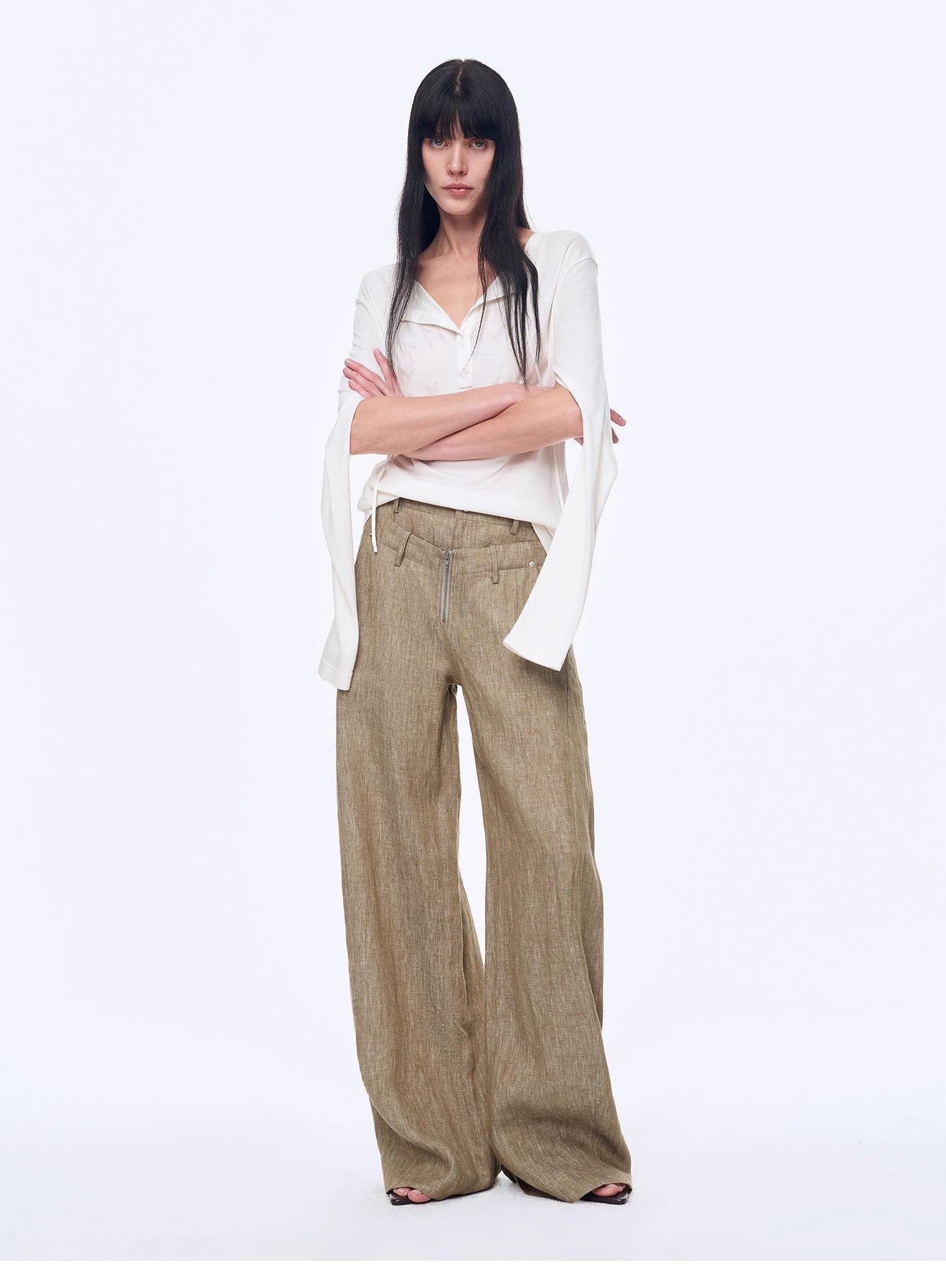 Pantaloni in lino a vita doppia con silhouette dritta da donna