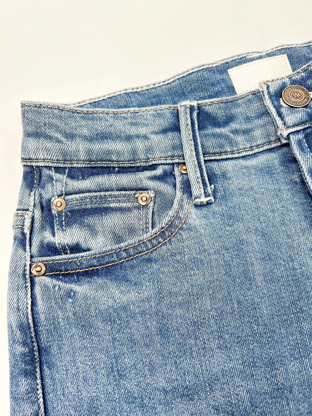 Jeans in denim elasticizzati a vita alta