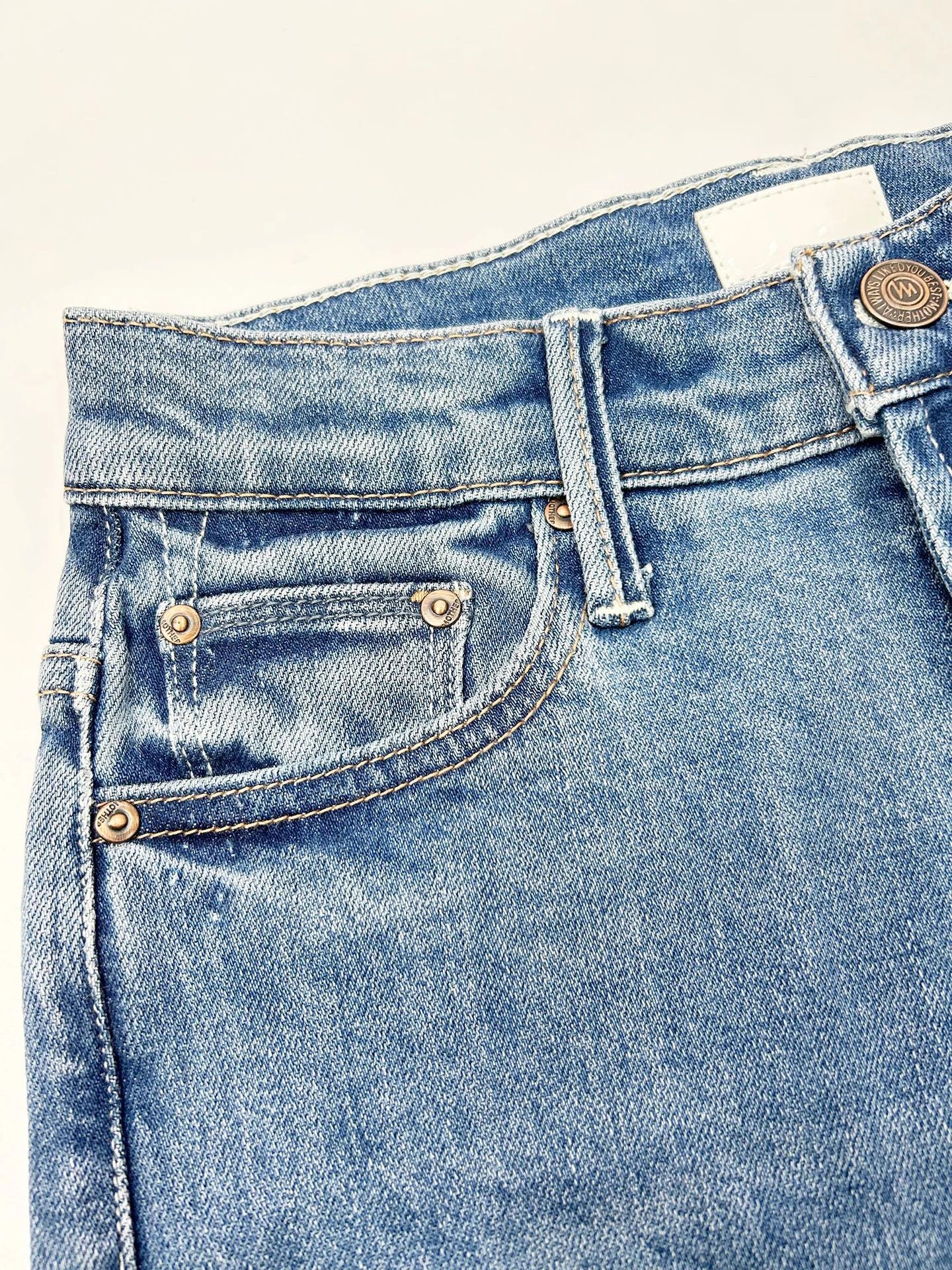 Jeans in denim elasticizzati a vita alta