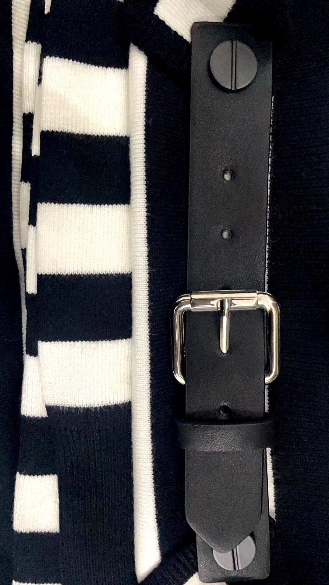 Maglia a righe con schiena scoperta