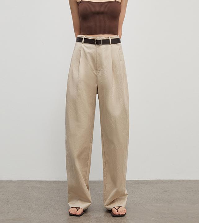 Pantaloni larghi con doppia piega e gamba dritta