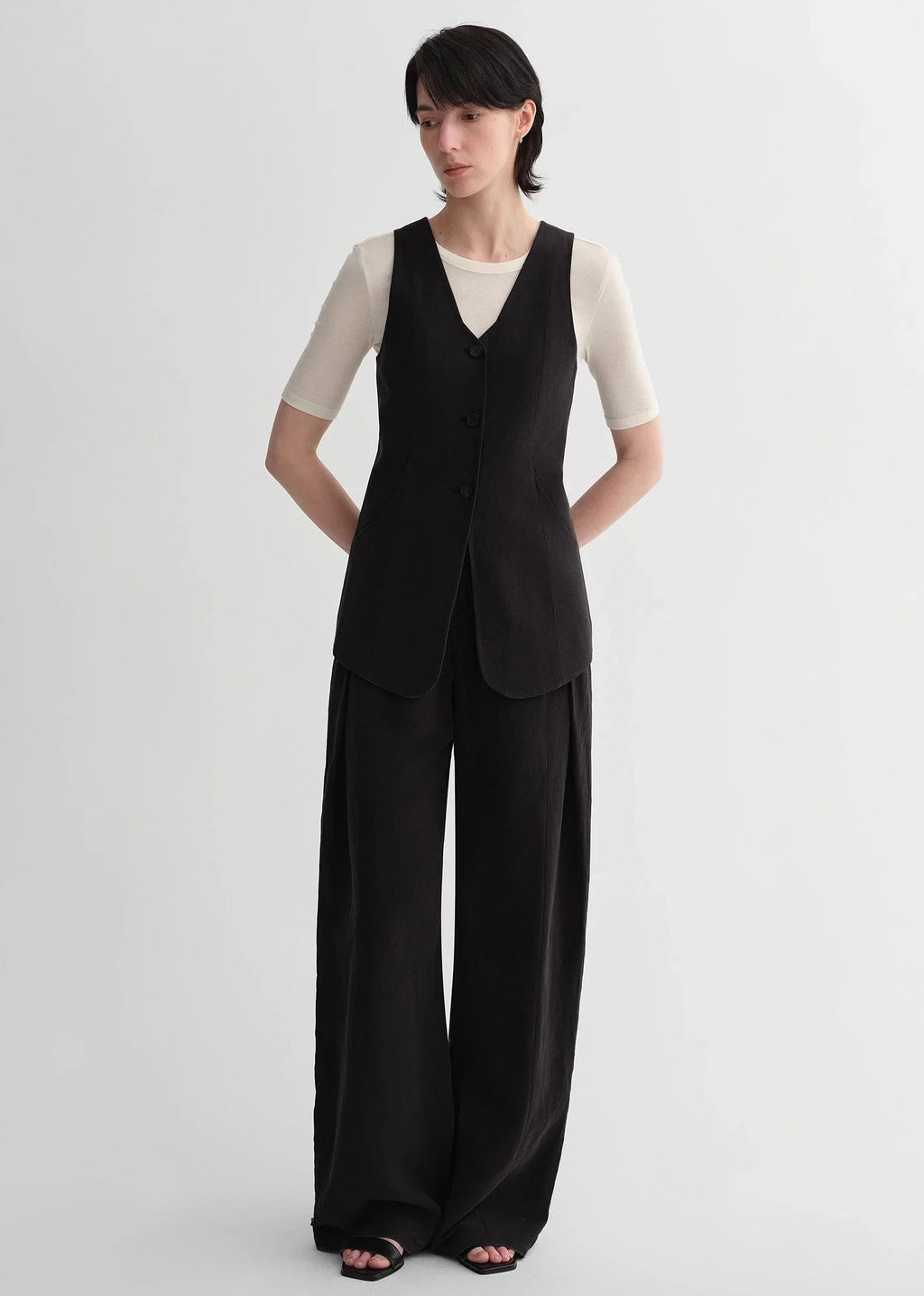 Costume en lin et soie à col en V