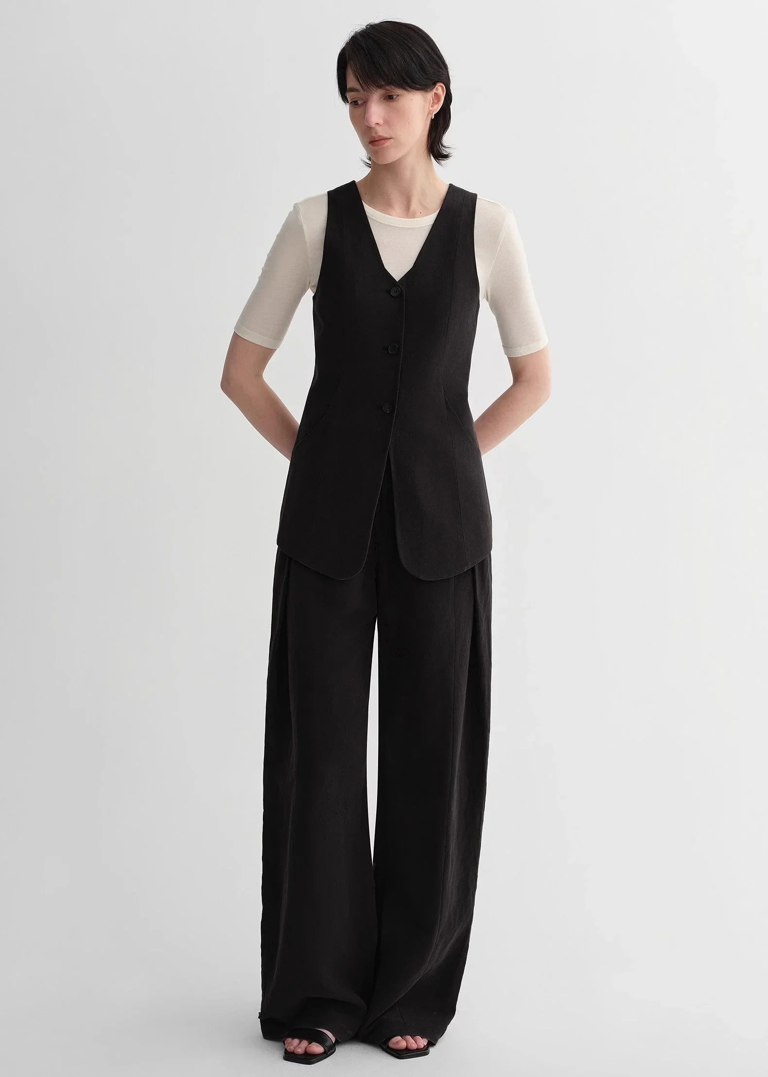 Costume en lin et soie à col en V