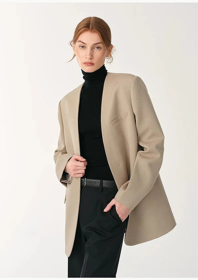 Collarless V-neck merino wool jacket