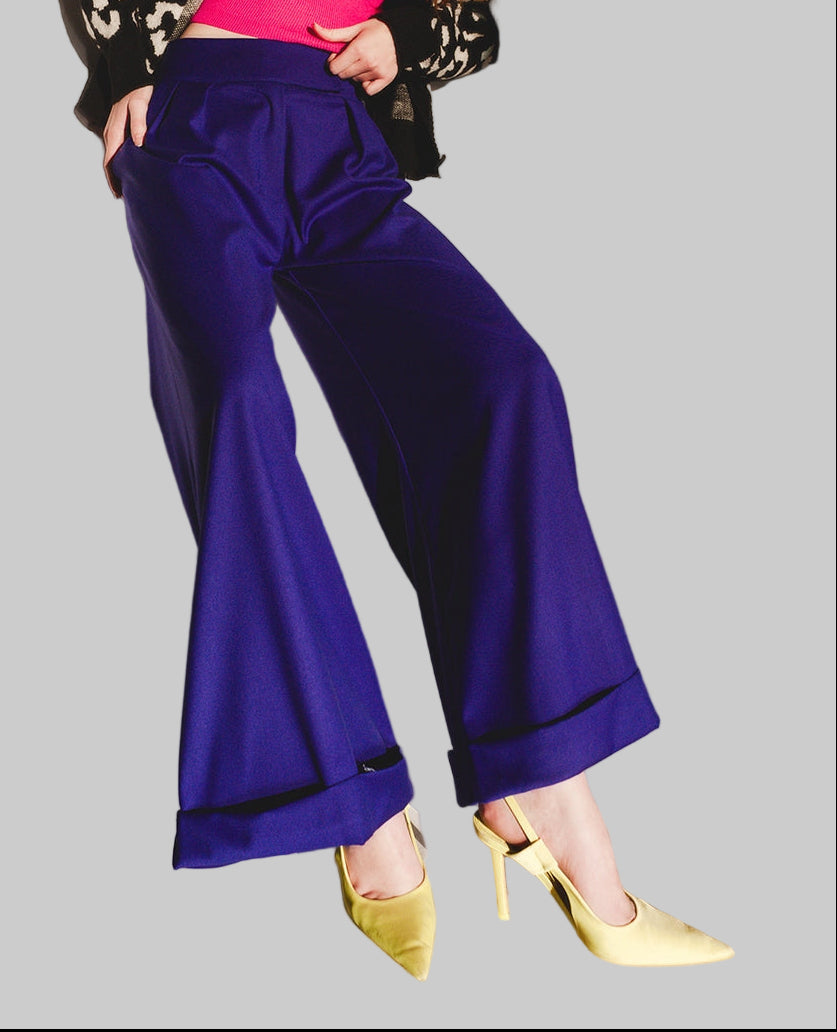 Pantaloni a gamba larga con pieghe viola