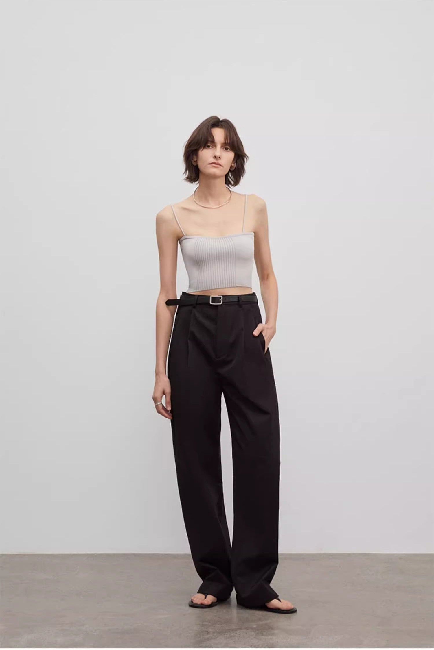 Pantalon à jambes larges avec double pli et jambes droites