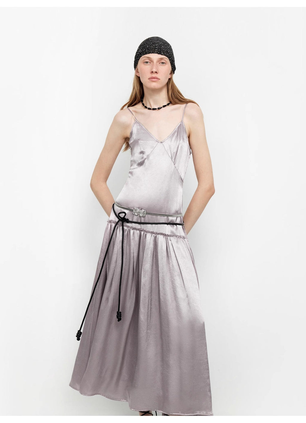 Abito lungo con bretelle a vita bassa, in acetato 100%