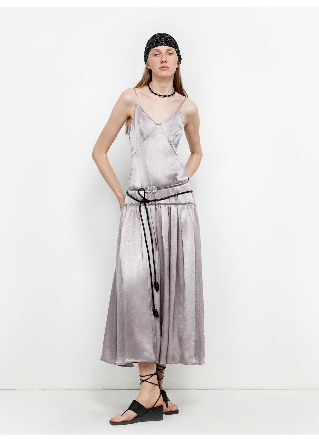 Abito lungo con bretelle a vita bassa, in acetato 100%