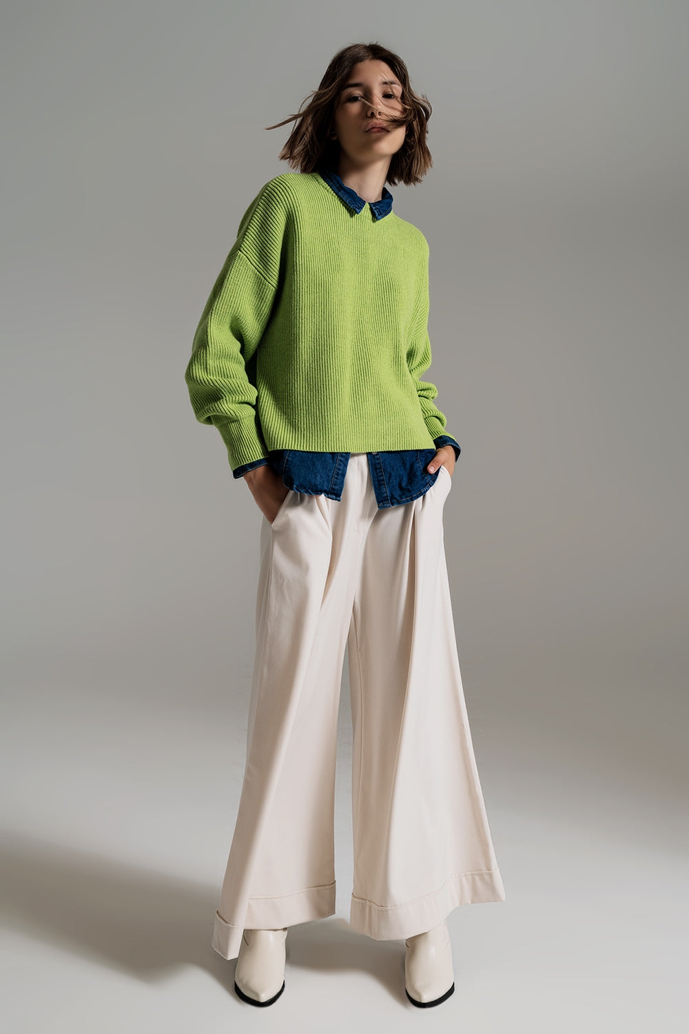 Maglione verde lavorato a maglia grossa