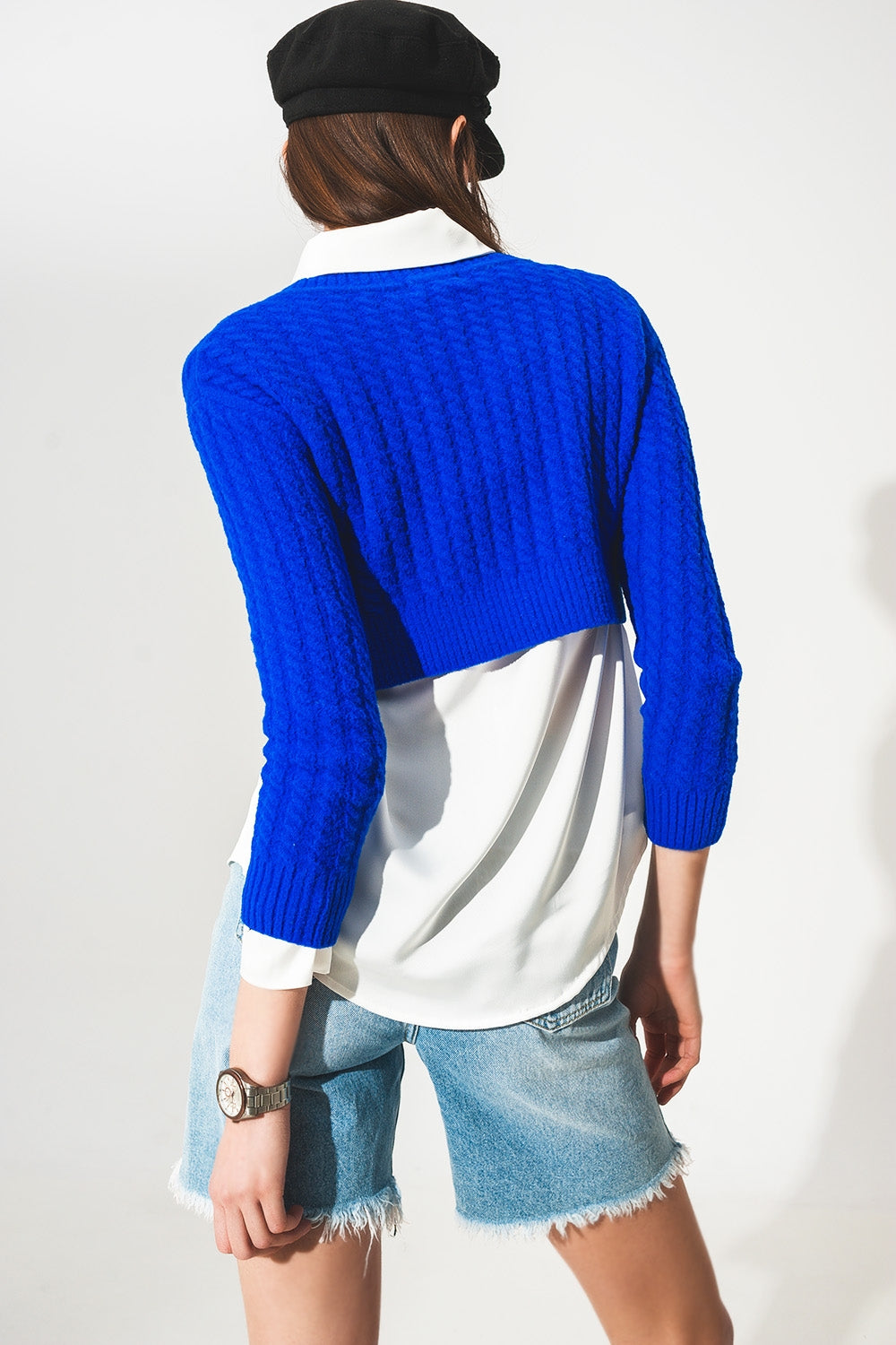 Maglione corto a trecce con scollo rotondo blu