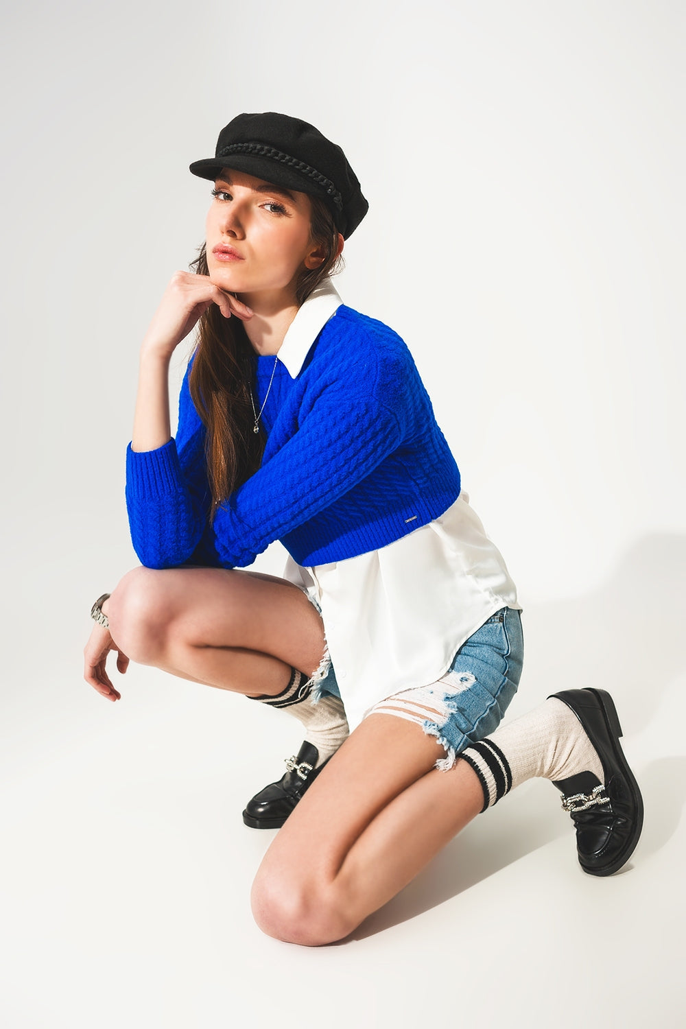 Maglione corto a trecce con scollo rotondo blu